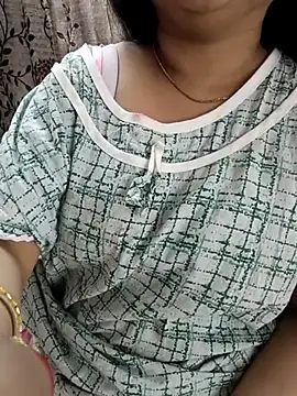 cuteyqueen online show from April 3, 2026, 6:33 am