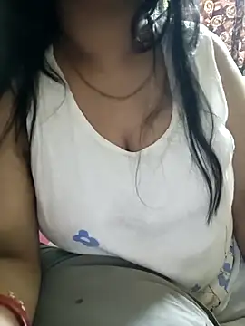 cuteyqueen online show from April 7, 2026, 9:43 am