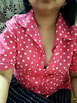 cuteyqueen online show from April 19, 2026, 10:03 am