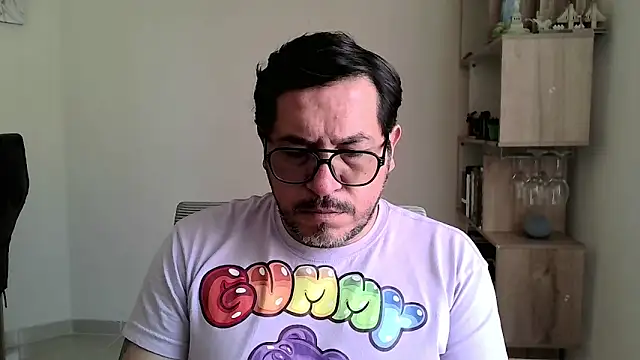 OsoMaduro12 online show from February 4, 2026, 3:18 pm