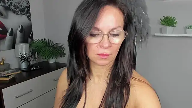 HelenLuxx online show from December 10, 2024, 6:44 am