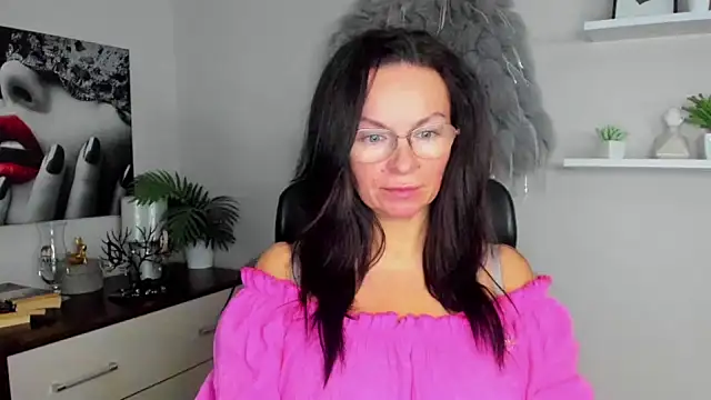 HelenLuxx online show from January 13, 2025, 6:38 am