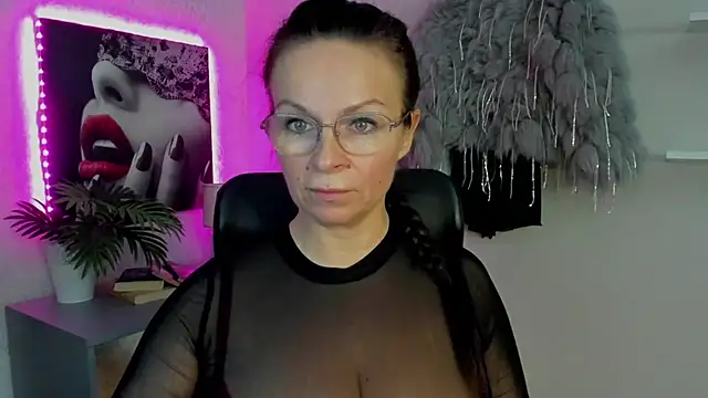 HelenLuxx online show from March 21, 2025, 6:38 am