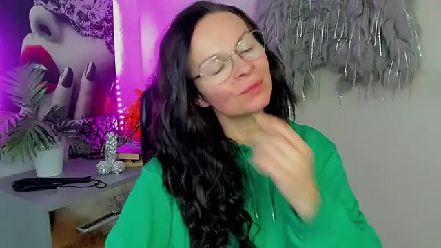 Snapshot of HelenLuxx chatting on February 27, 2026, 3:34 pm HelenLuxx online show from February 27, 2026, 3:34 pm