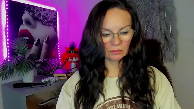 Snapshot of HelenLuxx chatting on March 2, 2026, 2:46 pm HelenLuxx online show from March 2, 2026, 2:46 pm