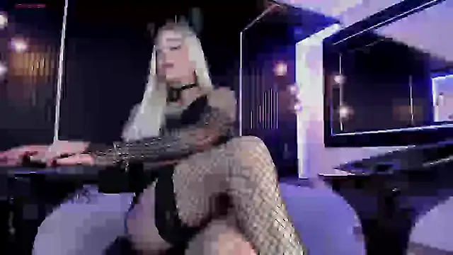  Holly Cat online show from January 22, 2025, 12:06 am