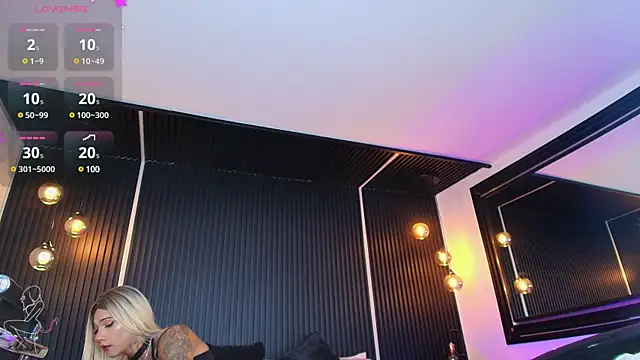  Holly Cat online show from March 18, 2025, 11:53 pm