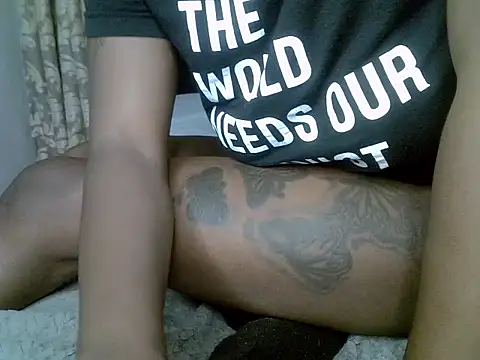 Its tyra online show from October 9, 2025, 4:49 pm