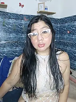 keterinjones--11 online show from May 23, 2026, 5:12 am