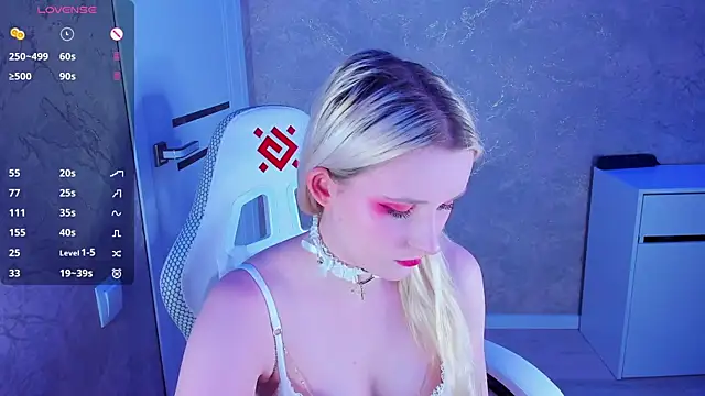 SweeteRose Royce online show from March 18, 2025, 3:10 pm