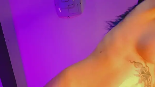 AriaVoss online show from December 28, 2024, 2:43 am