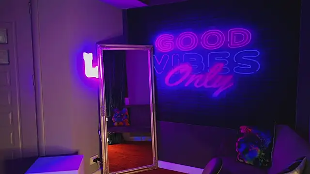 AriaVoss online show from December 29, 2024, 11:29 pm