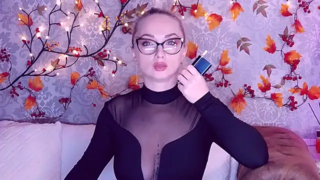 Snapshot of EllianaReese chatting on October 9, 2025, 2:20 am EllianaReese online show from October 9, 2025, 2:20 am