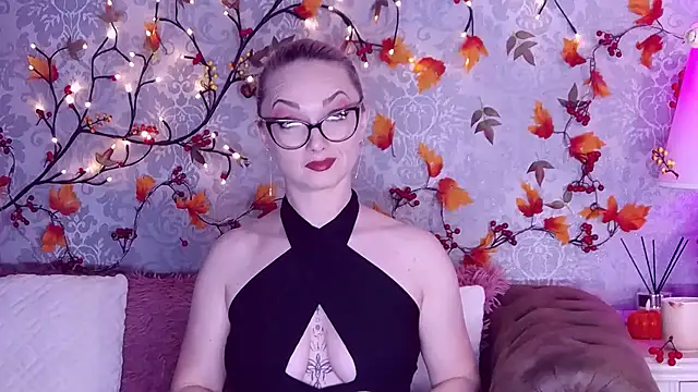 Snapshot of EllianaReese chatting on October 17, 2025, 2:26 am EllianaReese online show from October 17, 2025, 2:26 am