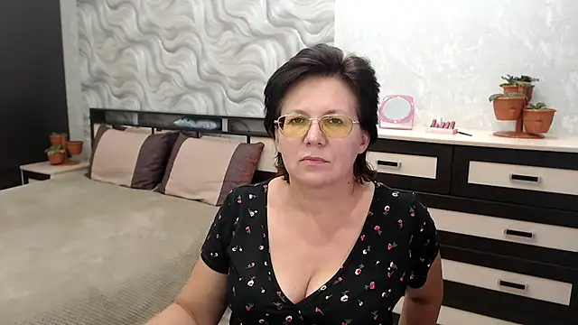 VitaCharm online show from December 1, 2024, 7:36 pm