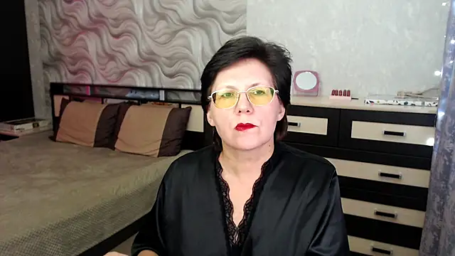 VitaCharm online show from March 17, 2025, 8:30 pm