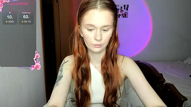 EmilySoul online show from December 2, 2025, 9:21 pm