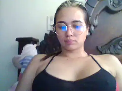 trianabell online show from February 8, 2025, 5:18 pm