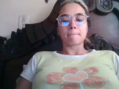 trianabell online show from February 17, 2025, 3:42 pm