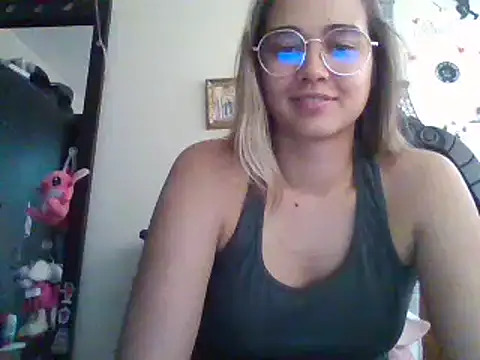 trianabell online show from February 25, 2025, 7:25 pm