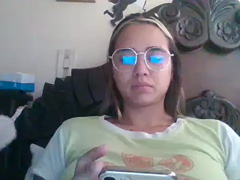 trianabell online show from March 10, 2025, 4:57 pm