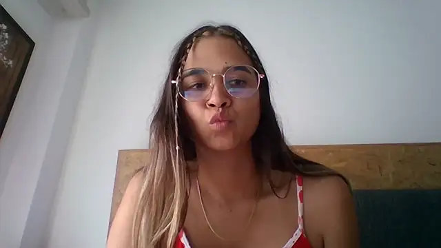 trianabell online show from December 22, 2025, 2:58 pm