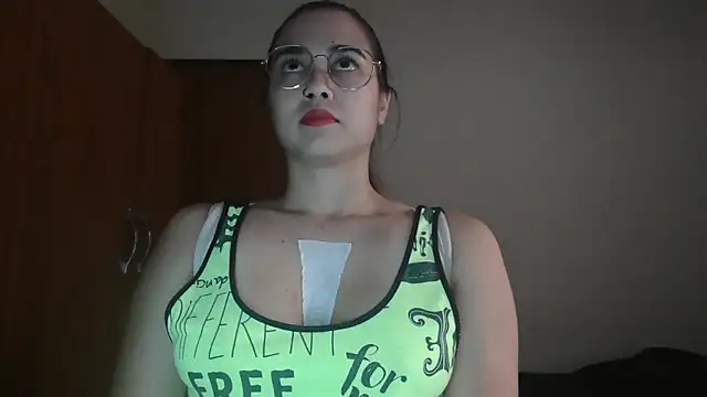 Snapshot of trianabell chatting on February 10, 2026, 7:18 pm trianabell online show from February 10, 2026, 7:18 pm