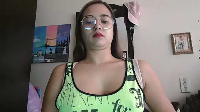 Snapshot of trianabell chatting on February 21, 2026, 5:36 pm trianabell online show from February 21, 2026, 5:36 pm