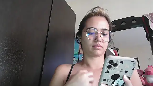 Snapshot of trianabell chatting on March 28, 2026, 3:00 pm trianabell online show from March 28, 2026, 3:00 pm