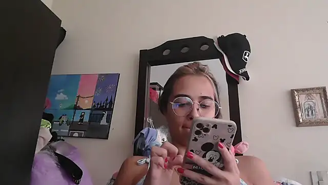 Snapshot of trianabell chatting on April 2, 2026, 4:15 pm trianabell online show from April 2, 2026, 4:15 pm