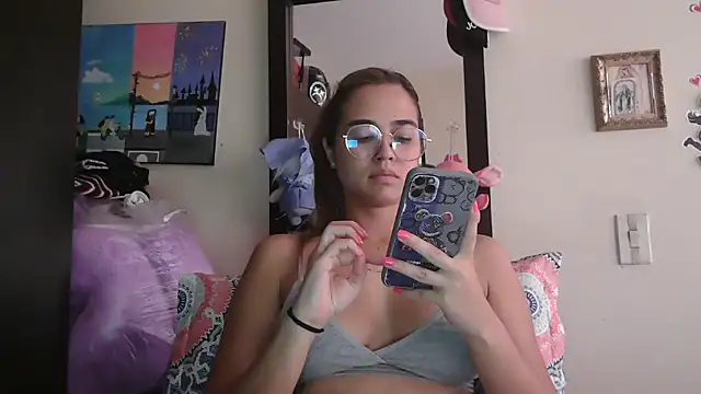 Snapshot of trianabell chatting on April 14, 2026, 4:35 pm trianabell online show from April 14, 2026, 4:35 pm