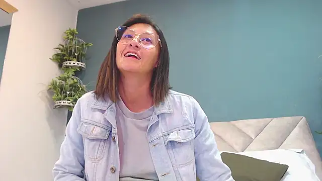 SharisWillian online show from December 1, 2025, 3:33 am