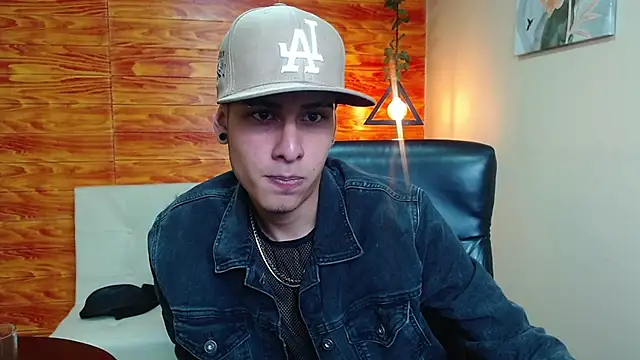 Bastiaan 28 online show from December 15, 2024, 2:52 am