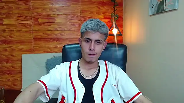 Bastiaan 28 online show from December 17, 2024, 4:56 am