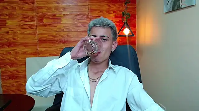 Bastiaan 28 online show from December 18, 2024, 5:59 am