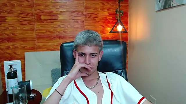 Bastiaan 28 online show from December 20, 2024, 7:44 am