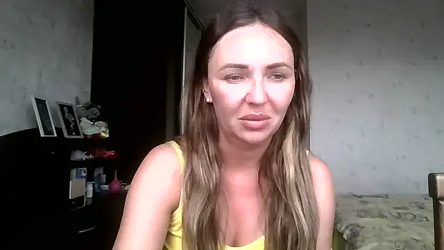 Snapshot of AngelinaLove28 chatting on July 4, 2026, 6:30 am AngelinaLove28 online show from July 4, 2026, 6:30 am