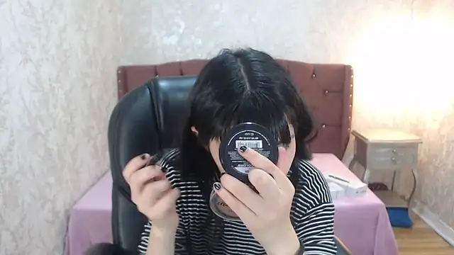 charlottemoonxz online show from February 3, 2025, 2:24 pm