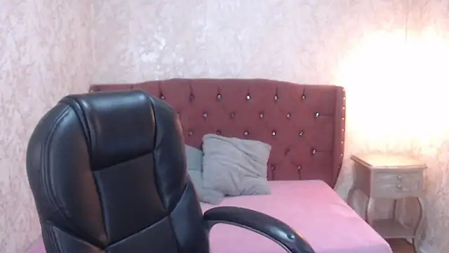 charlottemoonxz online show from March 17, 2025, 10:06 pm