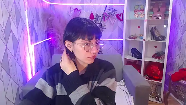 charlottemoonxz online show from October 17, 2025, 8:00 pm