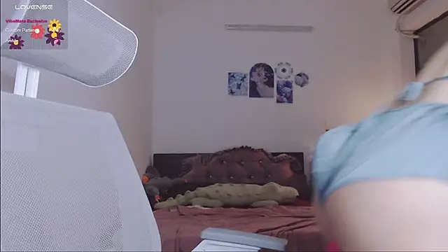 Snapshot of _OMO_ chatting on October 4, 2025, 5:33 pm OMO online show from October 4, 2025, 5:33 pm