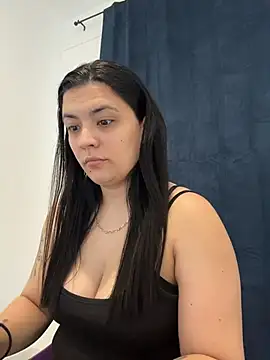 Snapshot of LuciaLoca chatting on February 26, 2026, 8:35 am LuciaLoca online show from February 26, 2026, 8:35 am