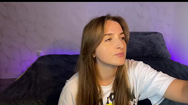 Snapshot of Vibe_to_night chatting on October 9, 2025, 10:57 am Vibe to night online show from October 9, 2025, 10:57 am