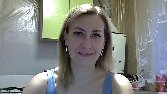 Snapshot of AshleyXHoney chatting on December 2, 2024, 5:37 am AshleyXHoney online show from December 2, 2024, 5:37 am