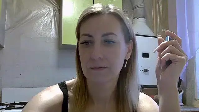 Snapshot of AshleyXHoney chatting on December 9, 2024, 6:12 am AshleyXHoney online show from December 9, 2024, 6:12 am