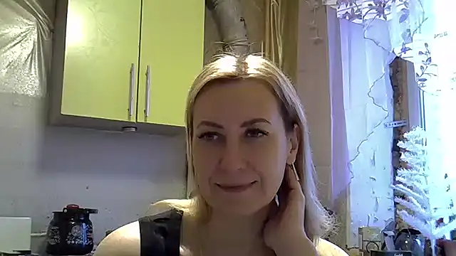 Snapshot of AshleyXHoney chatting on December 23, 2024, 6:22 am AshleyXHoney online show from December 23, 2024, 6:22 am