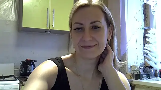 Snapshot of AshleyXHoney chatting on December 23, 2024, 9:38 am AshleyXHoney online show from December 23, 2024, 9:38 am