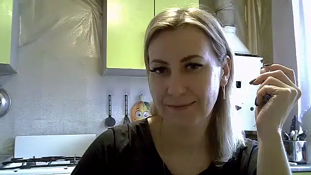 Snapshot of AshleyXHoney chatting on January 14, 2025, 9:35 am AshleyXHoney online show from January 14, 2025, 9:35 am