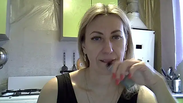 Snapshot of AshleyXHoney chatting on February 10, 2025, 11:36 am AshleyXHoney online show from February 10, 2025, 11:36 am
