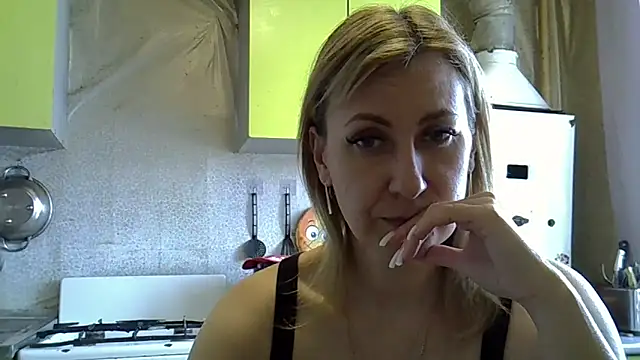 Snapshot of AshleyXHoney chatting on March 18, 2025, 9:09 am AshleyXHoney online show from March 18, 2025, 9:09 am